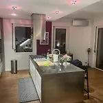 Penthouse With Stunning View דירה מולטראזיו